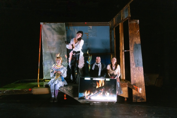 Nora oder Wie man das Herrenhaus kompostiert

© Marcella Ruiz Cruz 